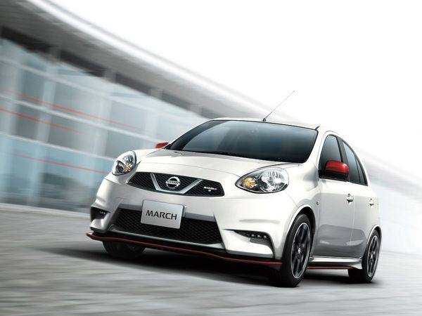 Nissan March, petite voiture automatique de location à Maurice